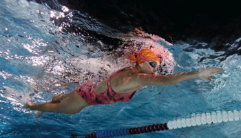 10 dicas para nadar mais rápido